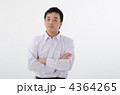 ストライプのシャツを着たビジネスマン