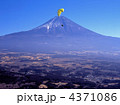 富士山とパラグライダー