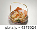 籠に入った海老天