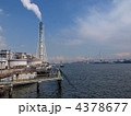 火力発電所の煙突と煙