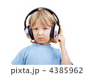 4385962