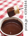 持ち上げたチョコフォンデュ