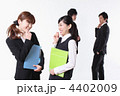 休憩する社員