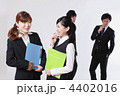 休憩する社員