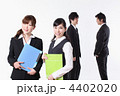 休憩する社員