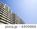 マンションと青空