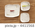 和の食器と唐辛子