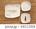 和の食器と唐辛子