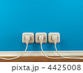 4425008