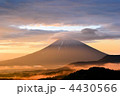 朝靄の羊蹄山