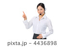 指差すオペレーター