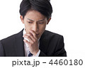 悩む新人ビジネスマン