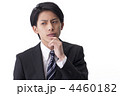 悩む新人ビジネスマン