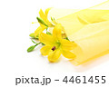 黄色のユリの花束