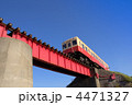 赤い橋を渡る小湊鉄道