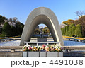広島平和記念公園　原爆死没者慰霊碑