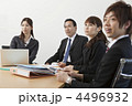 会議中のビジネスマンたち