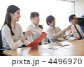 会議中のビジネスマンたち