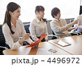 会議中のビジネスマンたち
