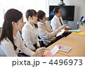 会議中のビジネスマンたち