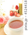 紅茶と抹茶ケーキ
