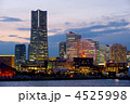夕暮れの横浜みなとみらい