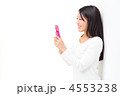 携帯電話を使う女の子（横顔）
