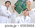 ビジネスマン 研究開発 基板