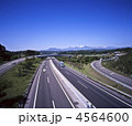 東北自動車道と蔵王連峰
