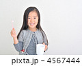 歯磨きする子供