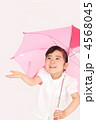 女の子　雨の日イメージ