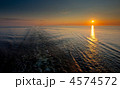 4574572