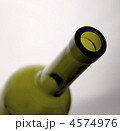 4574976