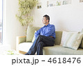 リビングと男性