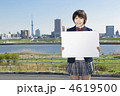 ホワイトボードを持った女子高校生