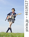 エレキギターを持った女子高校生