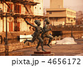 4656172
