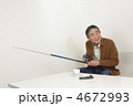 釣竿の手入れをする男性