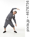 エクササイズする中高年男性