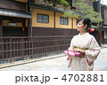 着物の若い女性