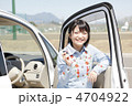 キーを持つ女性　モデル：大友　歩