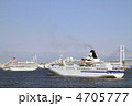 豪華客船とベイブリッジ