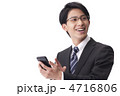スマートフォンを持つビジネスマン