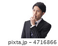 悩む新人ビジネスマン