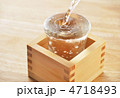 冷酒注ぐ