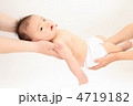 乳児と手