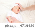 乳児と手
