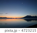 支笏湖の朝焼け