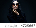 4725667