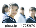 微笑む中学生